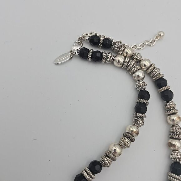 Two Necklaces By George Golden Tone Camio And Silver Tone - Picture 6 of 8